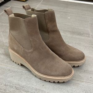 Dolce Vita Helen suede boot in Taupe / almond brown